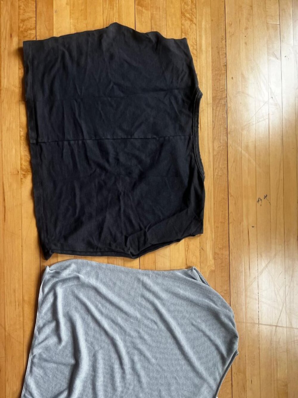 Women’s Muscle Tee Tank Top Set - Black & Light Gray